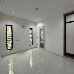 Luxury 5-Bedroom Fully Detached Duplex