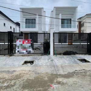 5 Bedroom Fully Detached Duplex