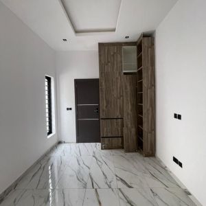 5 Bedroom Fully Detached Duplex